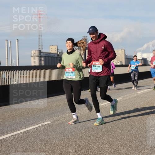 03.10.2025 - Köhlbrandbrückenlauf Lena Gebhardt http://msf.ph/oto/9080547 03.10.2025 10:03:52 Position 2 2310, 1160 meine-sportfotos.de