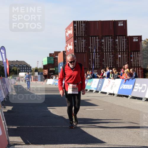 03.10.2025 - Köhlbrandbrückenlauf Lena Gebhardt http://msf.ph/oto/9080548 03.10.2025 13:45:59 Ziel 4572, 5327, 5375, 5376, 5860, 6029 meine-sportfotos.de