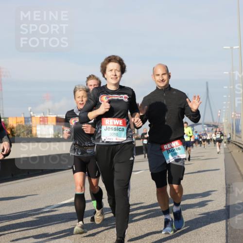 03.10.2025 - Köhlbrandbrückenlauf Jannik Wohlers http://msf.ph/oto/9080549 03.10.2025 09:54:08 Position 3 3010, 3369 meine-sportfotos.de