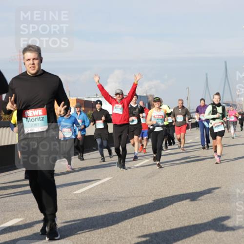 03.10.2025 - Köhlbrandbrückenlauf Jannik Wohlers http://msf.ph/oto/9080552 03.10.2025 10:01:59 Position 3 2361 meine-sportfotos.de
