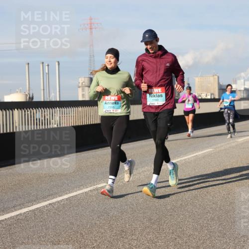 03.10.2025 - Köhlbrandbrückenlauf Lena Gebhardt http://msf.ph/oto/9080558 03.10.2025 10:03:52 Position 2 2310, 1160 meine-sportfotos.de