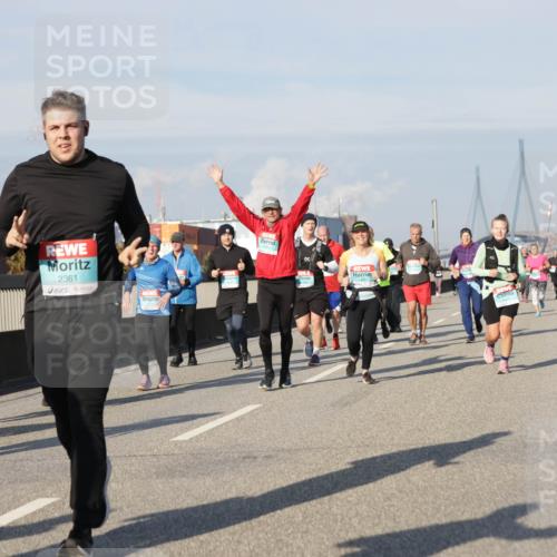 03.10.2025 - Köhlbrandbrückenlauf Jannik Wohlers http://msf.ph/oto/9080561 03.10.2025 10:01:59 Position 3 2361 meine-sportfotos.de