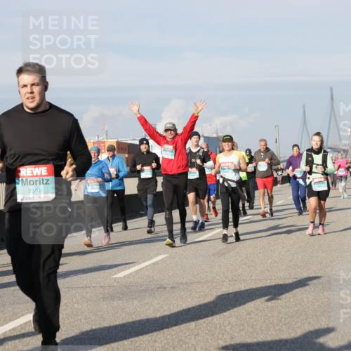 03.10.2025 - Köhlbrandbrückenlauf Jannik Wohlers http://msf.ph/oto/9080566 03.10.2025 10:01:59 Position 3 2361 meine-sportfotos.de
