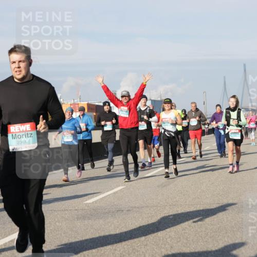 03.10.2025 - Köhlbrandbrückenlauf Jannik Wohlers http://msf.ph/oto/9080575 03.10.2025 10:01:59 Position 3 2361 meine-sportfotos.de