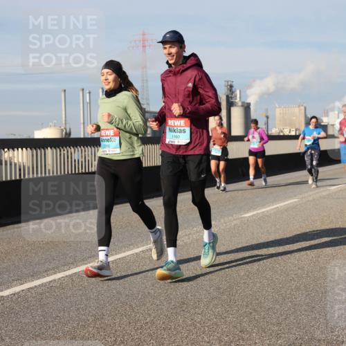 03.10.2025 - Köhlbrandbrückenlauf Lena Gebhardt http://msf.ph/oto/9080576 03.10.2025 10:03:52 Position 2 2310, 1160 meine-sportfotos.de
