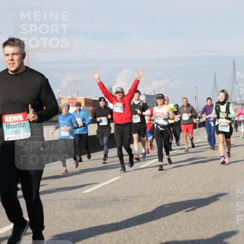 03.10.2025 - Köhlbrandbrückenlauf Jannik Wohlers http://msf.ph/oto/9080579 03.10.2025 10:01:59 Position 3 2361 meine-sportfotos.de