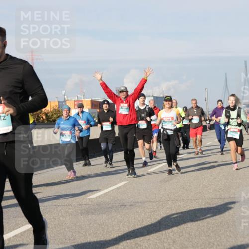 03.10.2025 - Köhlbrandbrückenlauf Jannik Wohlers http://msf.ph/oto/9080593 03.10.2025 10:01:59 Position 3 2361 meine-sportfotos.de