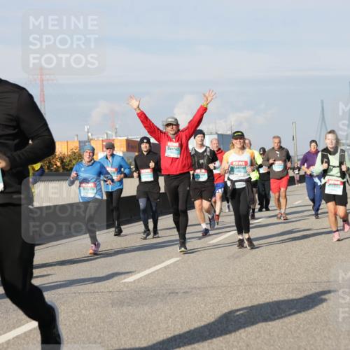 03.10.2025 - Köhlbrandbrückenlauf Jannik Wohlers http://msf.ph/oto/9080597 03.10.2025 10:01:59 Position 3 2361 meine-sportfotos.de