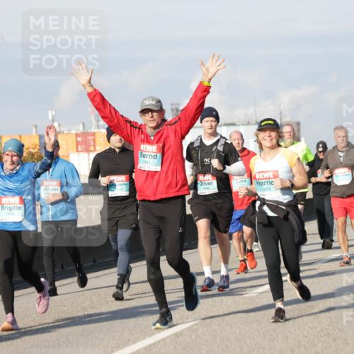 03.10.2025 - Köhlbrandbrückenlauf Jannik Wohlers http://msf.ph/oto/9080610 03.10.2025 10:02:00 Position 3 810, 1609, 1651, 1866, 1650 meine-sportfotos.de