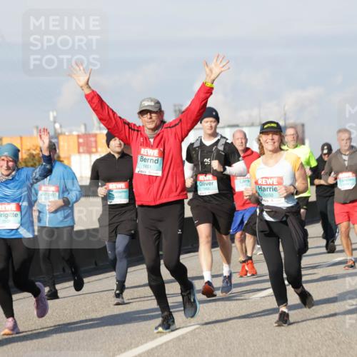 03.10.2025 - Köhlbrandbrückenlauf Jannik Wohlers http://msf.ph/oto/9080614 03.10.2025 10:02:00 Position 3 1609, 810, 1651, 1866, 1650, 1503 meine-sportfotos.de
