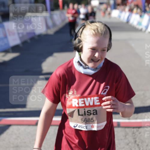 03.10.2025 - Köhlbrandbrückenlauf Jannik Wohlers http://msf.ph/oto/9080616 03.10.2025 13:17:50 Ziel 4410, 4645, 4679, 4829, 5129, 5168, 5339, 5685, 5731, 5732, 5917, 6153, 6331, 6435, 6485, 6704 meine-sportfotos.de