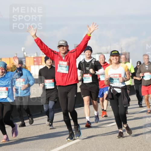 03.10.2025 - Köhlbrandbrückenlauf Jannik Wohlers http://msf.ph/oto/9080621 03.10.2025 10:02:00 Position 3 1609, 1810, 1651, 3172, 01866, 650, 1503 meine-sportfotos.de