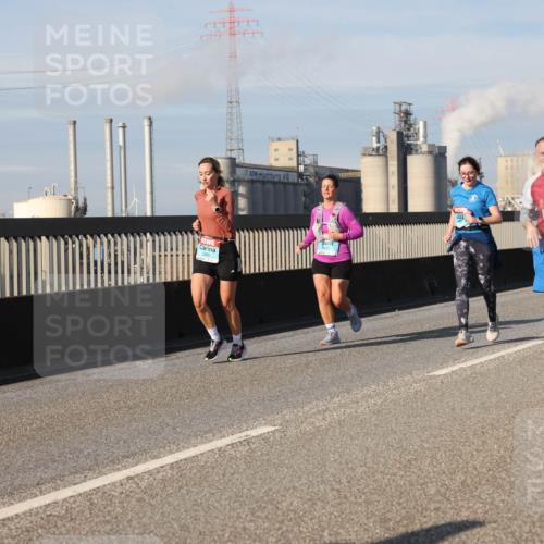 03.10.2025 - Köhlbrandbrückenlauf Lena Gebhardt http://msf.ph/oto/9080622 03.10.2025 10:03:54 Position 2 10 meine-sportfotos.de