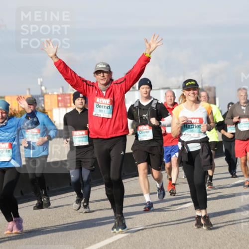 03.10.2025 - Köhlbrandbrückenlauf Jannik Wohlers http://msf.ph/oto/9080624 03.10.2025 10:02:00 Position 3 1609, 1810, 1866, 1650, 1651 meine-sportfotos.de