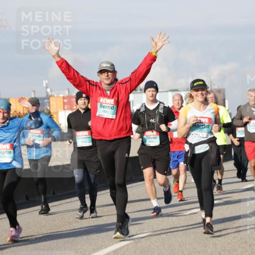 03.10.2025 - Köhlbrandbrückenlauf Jannik Wohlers http://msf.ph/oto/9080627 03.10.2025 10:02:00 Position 3 1810, 1609, 1651, 1866, 1650 meine-sportfotos.de