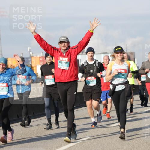 03.10.2025 - Köhlbrandbrückenlauf Jannik Wohlers http://msf.ph/oto/9080633 03.10.2025 10:02:00 Position 3 1609, 1810, 1651, 866, 1650 meine-sportfotos.de