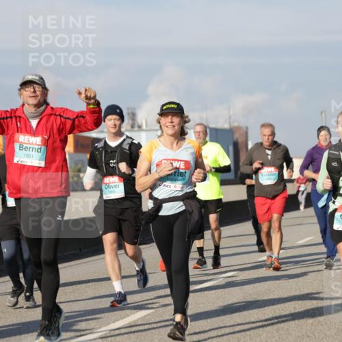 03.10.2025 - Köhlbrandbrückenlauf Jannik Wohlers http://msf.ph/oto/9080652 03.10.2025 10:02:01 Position 3 1651, 1650, 1866, 1503 meine-sportfotos.de