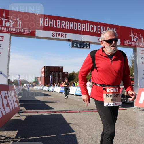 03.10.2025 - Köhlbrandbrückenlauf Lena Gebhardt http://msf.ph/oto/9080655 03.10.2025 13:46:03 Ziel 4572, 5327, 5376 meine-sportfotos.de