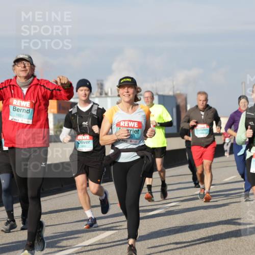 03.10.2025 - Köhlbrandbrückenlauf Jannik Wohlers http://msf.ph/oto/9080658 03.10.2025 10:02:01 Position 3 1651, 1866, 1503 meine-sportfotos.de
