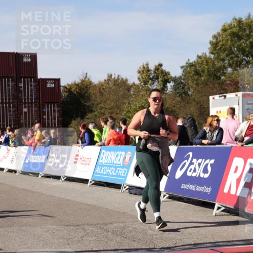03.10.2025 - Köhlbrandbrückenlauf Lena Gebhardt http://msf.ph/oto/9080663 03.10.2025 13:46:04 Ziel 4572, 5327 meine-sportfotos.de
