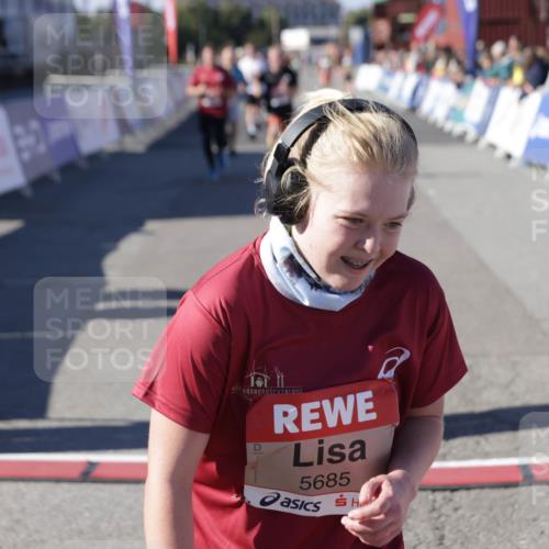 03.10.2025 - Köhlbrandbrückenlauf Jannik Wohlers http://msf.ph/oto/9080666 03.10.2025 13:17:50 Ziel 4410, 4645, 4679, 4829, 5129, 5168, 5339, 5685, 5731, 5732, 5917, 6153, 6331, 6435, 6485, 6704 meine-sportfotos.de