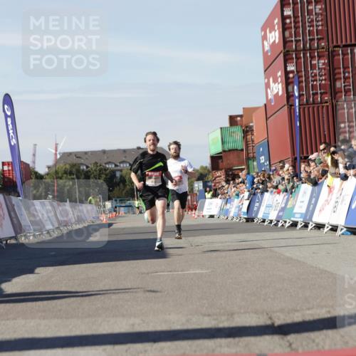 03.10.2025 - Köhlbrandbrückenlauf Jannik Wohlers http://msf.ph/oto/9080670 03.10.2025 12:50:05 Ziel 4035, 6086 meine-sportfotos.de