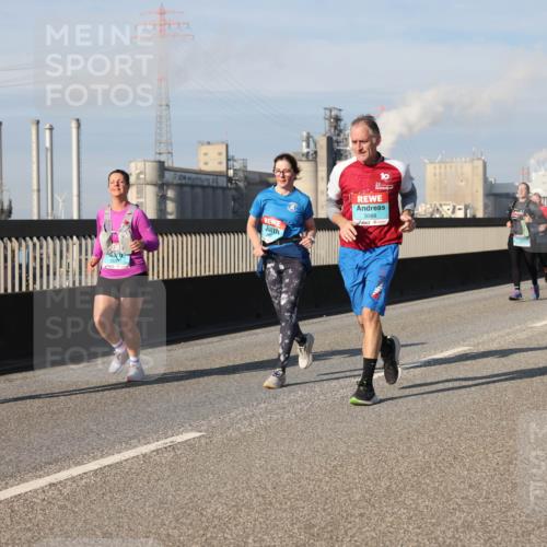 03.10.2025 - Köhlbrandbrückenlauf Lena Gebhardt http://msf.ph/oto/9080695 03.10.2025 10:03:55 Position 2 1263, 3088 meine-sportfotos.de