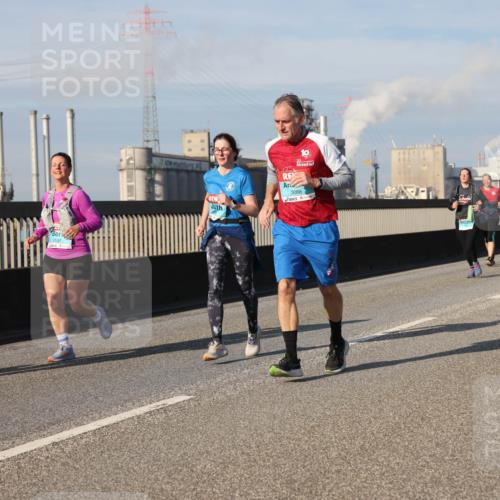 03.10.2025 - Köhlbrandbrückenlauf Lena Gebhardt http://msf.ph/oto/9080702 03.10.2025 10:03:55 Position 2 2637, 3088 meine-sportfotos.de