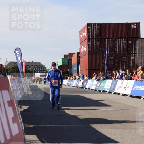 03.10.2025 - Köhlbrandbrückenlauf Lena Gebhardt http://msf.ph/oto/9080711 03.10.2025 13:46:10 Ziel 4572, 5327, 5748 meine-sportfotos.de