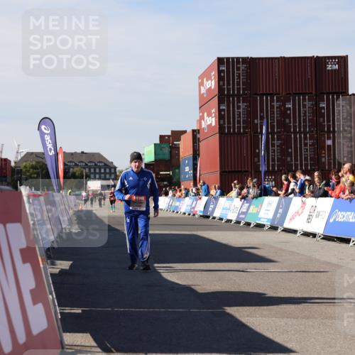 03.10.2025 - Köhlbrandbrückenlauf Lena Gebhardt http://msf.ph/oto/9080718 03.10.2025 13:46:10 Ziel 4572, 5327, 5748 meine-sportfotos.de