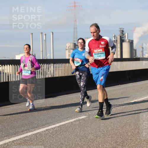 03.10.2025 - Köhlbrandbrückenlauf Lena Gebhardt http://msf.ph/oto/9080723 03.10.2025 10:03:56 Position 2 2637, 3088 meine-sportfotos.de
