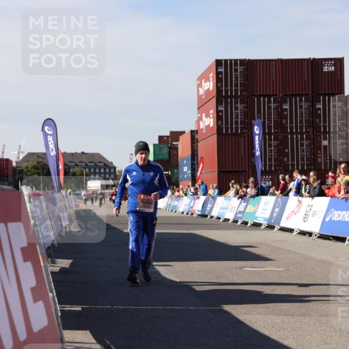 03.10.2025 - Köhlbrandbrückenlauf Lena Gebhardt http://msf.ph/oto/9080724 03.10.2025 13:46:11 Ziel 4572, 5748 meine-sportfotos.de