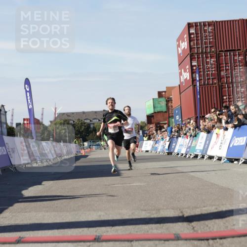 03.10.2025 - Köhlbrandbrückenlauf Jannik Wohlers http://msf.ph/oto/9080740 03.10.2025 12:50:05 Ziel 4035, 6086 meine-sportfotos.de
