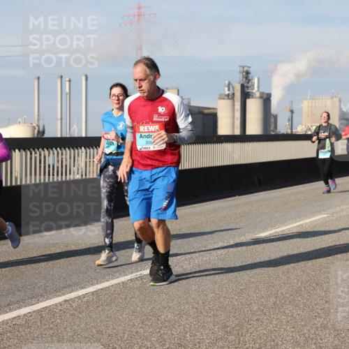 03.10.2025 - Köhlbrandbrückenlauf Lena Gebhardt http://msf.ph/oto/9080744 03.10.2025 10:03:56 Position 2 10, 308 meine-sportfotos.de