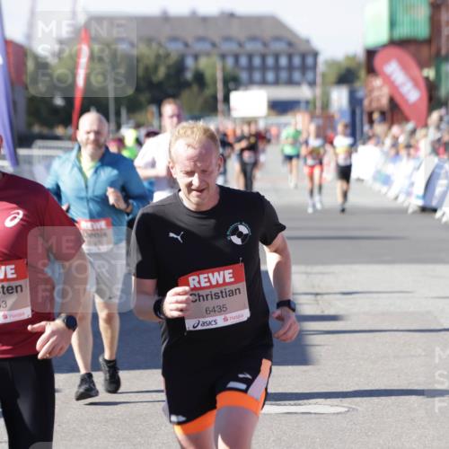03.10.2025 - Köhlbrandbrückenlauf Jannik Wohlers http://msf.ph/oto/9080750 03.10.2025 13:17:54 Ziel 4333, 4366, 4410, 4679, 4829, 5129, 5168, 5685, 5731, 5732, 5917, 6153, 6331, 6435, 6485, 6704 meine-sportfotos.de