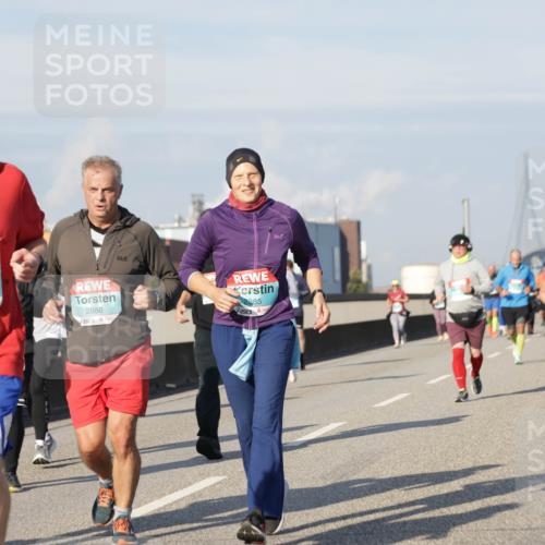 03.10.2025 - Köhlbrandbrückenlauf Jannik Wohlers http://msf.ph/oto/9080753 03.10.2025 10:02:04 Position 3 81, 3172, 2886, 2885 meine-sportfotos.de