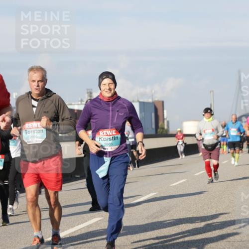 03.10.2025 - Köhlbrandbrückenlauf Jannik Wohlers http://msf.ph/oto/9080763 03.10.2025 10:02:05 Position 3 3172, 2886, 2885 meine-sportfotos.de