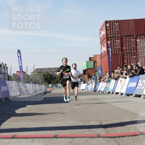 03.10.2025 - Köhlbrandbrückenlauf Jannik Wohlers http://msf.ph/oto/9080777 03.10.2025 12:50:05 Ziel 4035, 6086 meine-sportfotos.de
