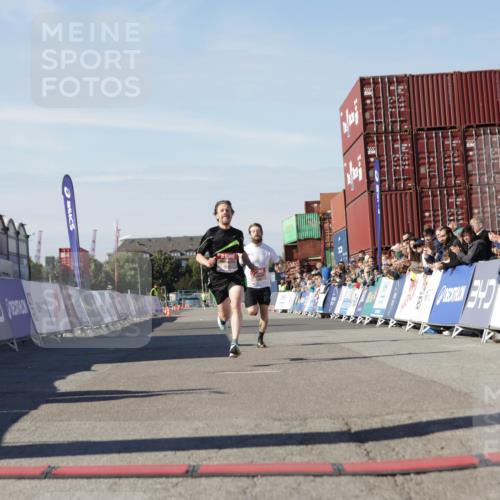 03.10.2025 - Köhlbrandbrückenlauf Jannik Wohlers http://msf.ph/oto/9080792 03.10.2025 12:50:05 Ziel 4035, 6086 meine-sportfotos.de
