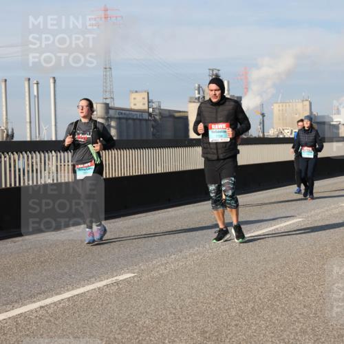 03.10.2025 - Köhlbrandbrückenlauf Lena Gebhardt http://msf.ph/oto/9080800 03.10.2025 10:03:59 Position 2 1759 meine-sportfotos.de