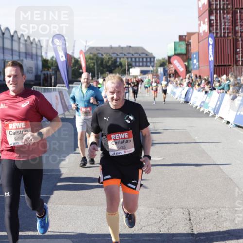 03.10.2025 - Köhlbrandbrückenlauf Jannik Wohlers http://msf.ph/oto/9080802 03.10.2025 13:17:55 Ziel 4333, 4366, 4679, 4682, 4829, 5129, 5168, 5685, 5731, 5732, 5917, 6153, 6435, 6485, 6704 meine-sportfotos.de