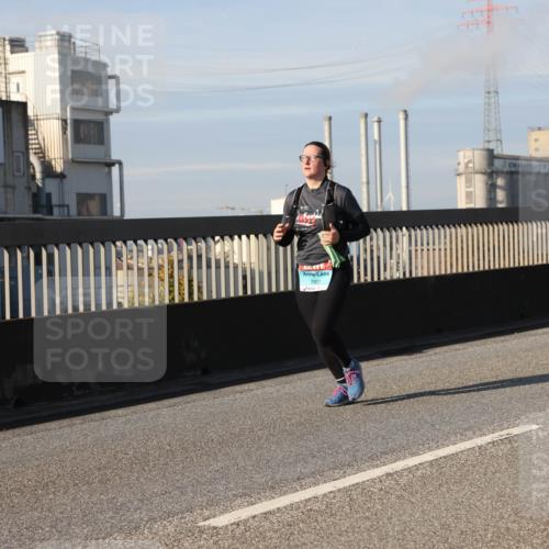 03.10.2025 - Köhlbrandbrückenlauf Lena Gebhardt http://msf.ph/oto/9080823 03.10.2025 10:03:59 Position 2 2031, 1759 meine-sportfotos.de
