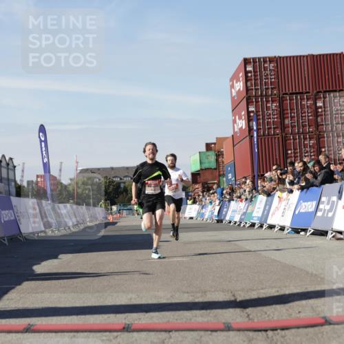 03.10.2025 - Köhlbrandbrückenlauf Jannik Wohlers http://msf.ph/oto/9080825 03.10.2025 12:50:05 Ziel 4035, 6086 meine-sportfotos.de