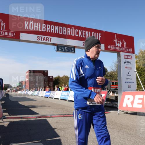 03.10.2025 - Köhlbrandbrückenlauf Lena Gebhardt http://msf.ph/oto/9080837 03.10.2025 13:46:16 Ziel 5748 meine-sportfotos.de