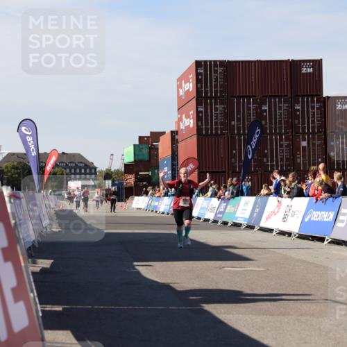 03.10.2025 - Köhlbrandbrückenlauf Lena Gebhardt http://msf.ph/oto/9080849 03.10.2025 13:46:25 Ziel 5900 meine-sportfotos.de