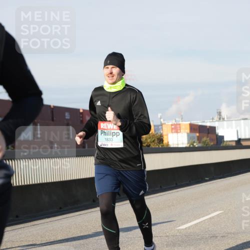 03.10.2025 - Köhlbrandbrückenlauf Jannik Wohlers http://msf.ph/oto/9080856 03.10.2025 09:54:21 Position 3 6, 1833 meine-sportfotos.de