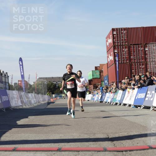 03.10.2025 - Köhlbrandbrückenlauf Jannik Wohlers http://msf.ph/oto/9080865 03.10.2025 12:50:06 Ziel 4035, 6086 meine-sportfotos.de