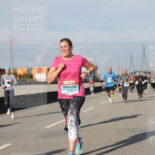 03.10.2025 - Köhlbrandbrückenlauf Jannik Wohlers http://msf.ph/oto/9080880 03.10.2025 10:02:09 Position 3 3239 meine-sportfotos.de