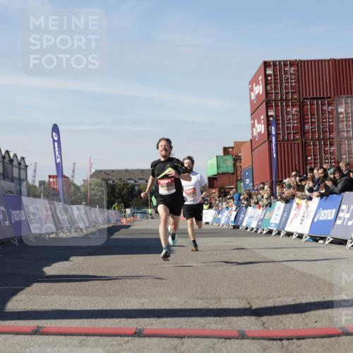 03.10.2025 - Köhlbrandbrückenlauf Jannik Wohlers http://msf.ph/oto/9080885 03.10.2025 12:50:06 Ziel 4035, 6086 meine-sportfotos.de
