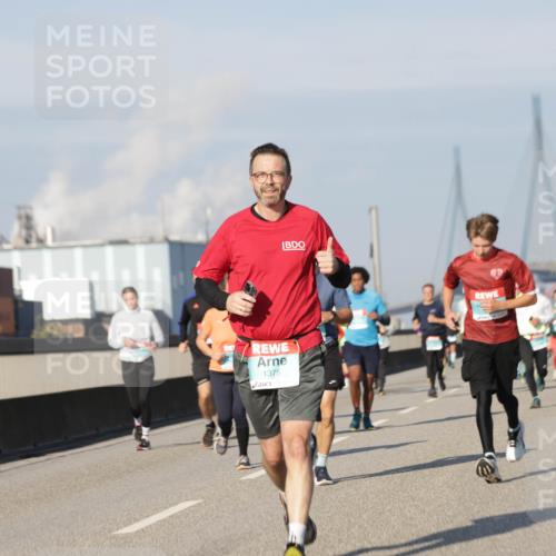 03.10.2025 - Köhlbrandbrückenlauf Jannik Wohlers http://msf.ph/oto/9080891 03.10.2025 09:54:23 Position 3 1375 meine-sportfotos.de